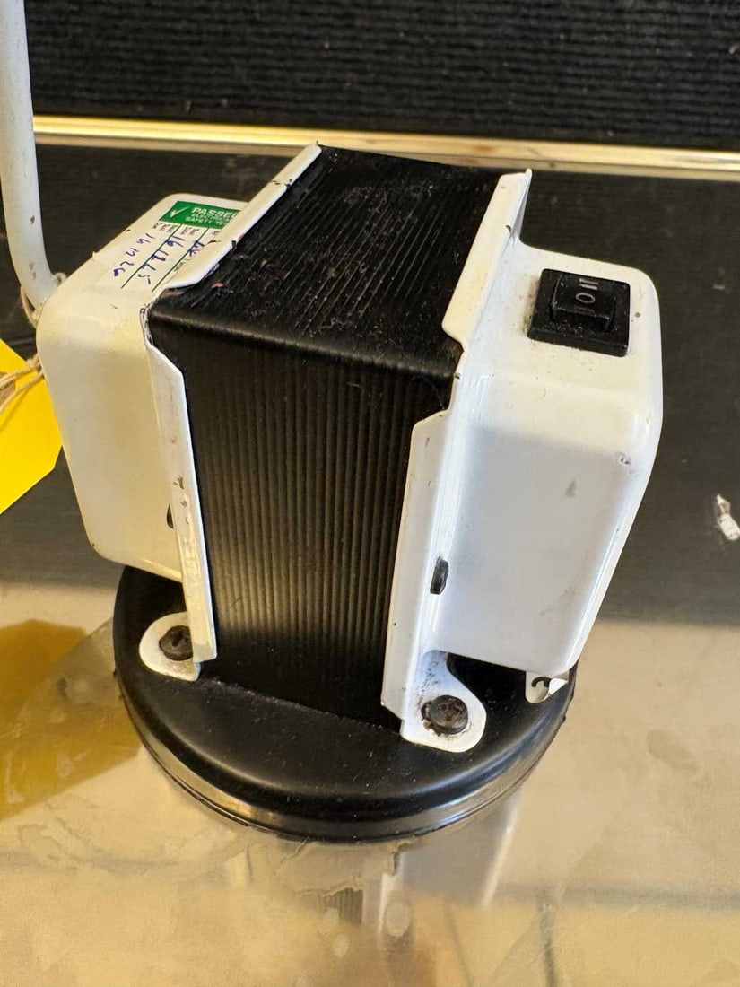 A Lumina 'Daphine' table lamp Circa 1970s - 12