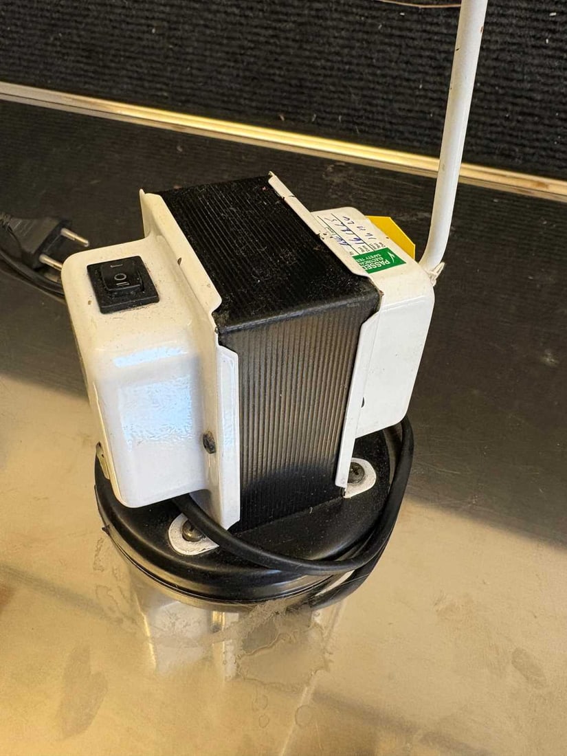 A Lumina 'Daphine' table lamp Circa 1970s - 2