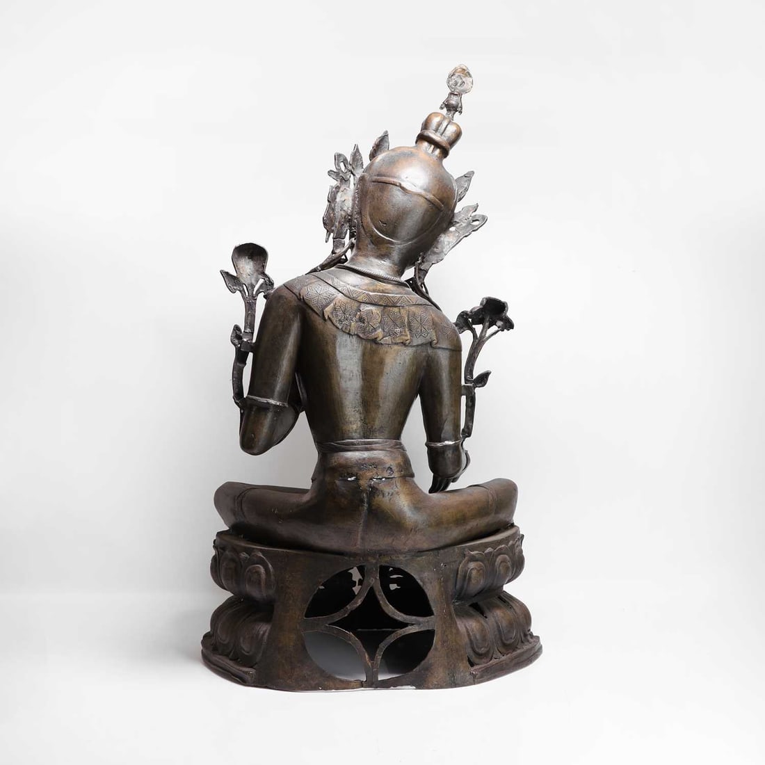 A very large Nepalese bronzed-brass figure of Tara, 20th century, - 3