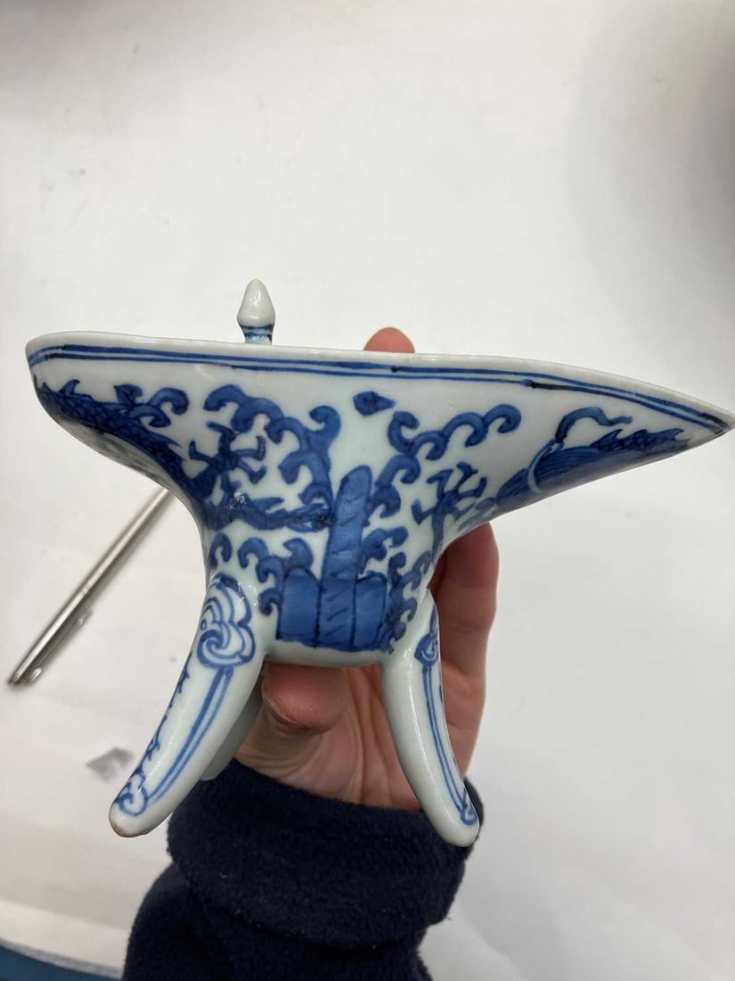 A Chinese blue and white jue cup, 20th century - 13