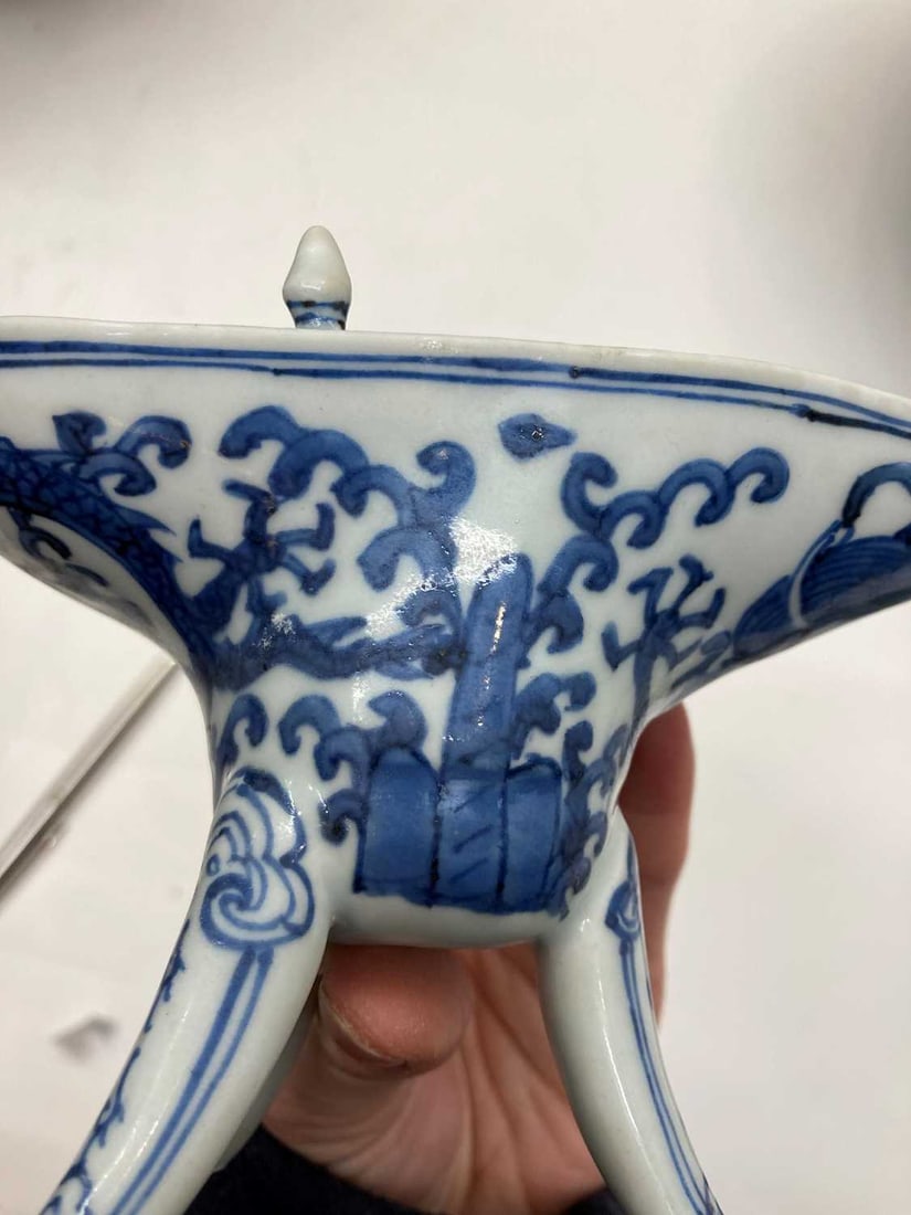 A Chinese blue and white jue cup, 20th century - 15