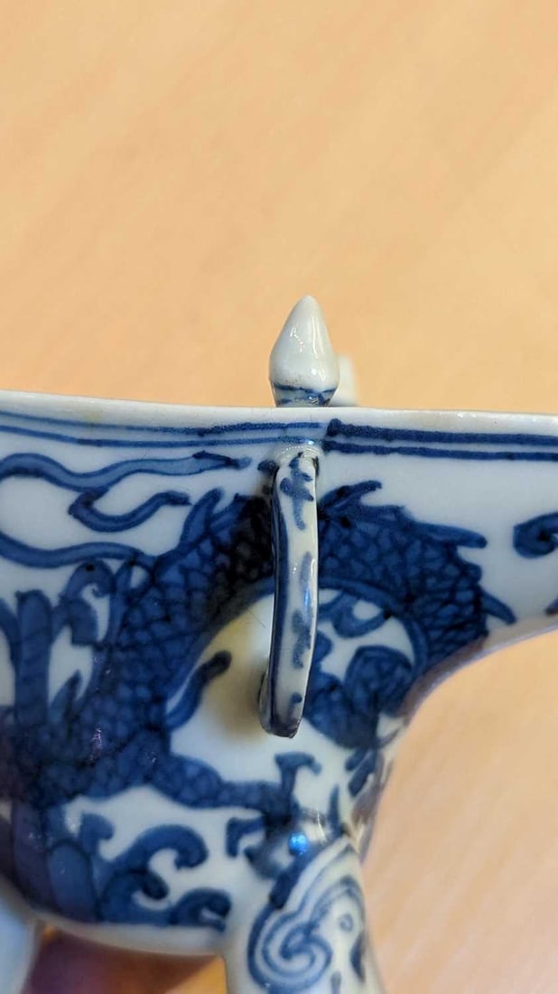 A Chinese blue and white jue cup, 20th century - 16
