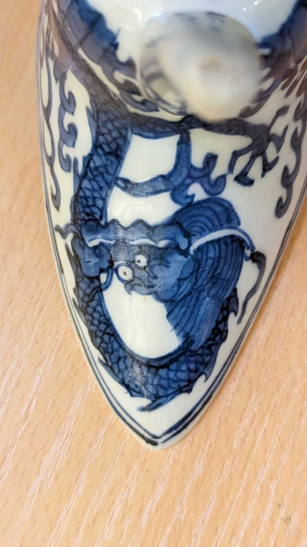A Chinese blue and white jue cup, 20th century - 20