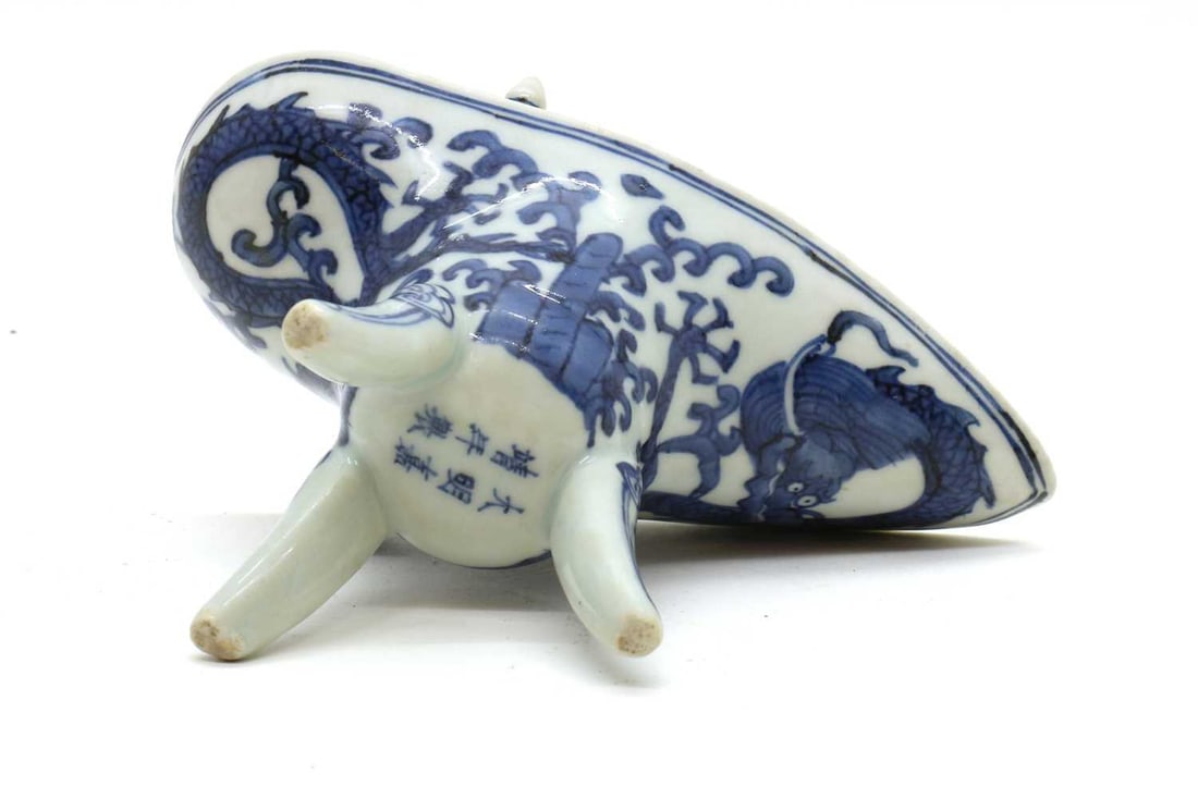 A Chinese blue and white jue cup, 20th century - 3