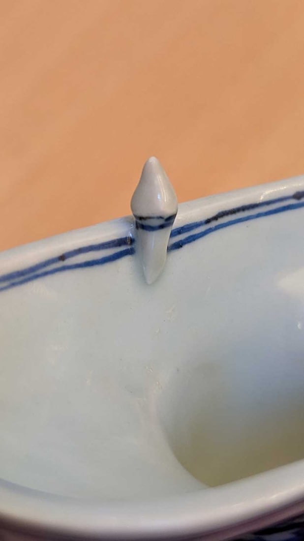 A Chinese blue and white jue cup, 20th century - 4