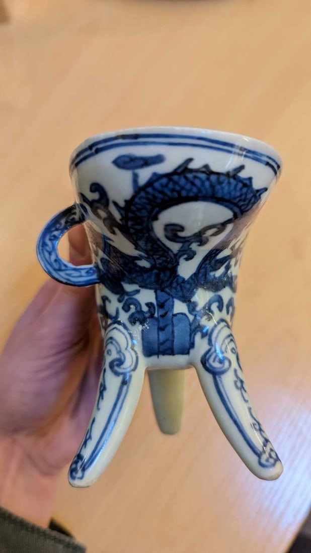 A Chinese blue and white jue cup, 20th century - 5