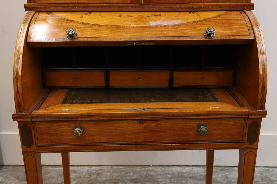 An Edwardian satinwood inlaid cylinder bureau bookcase, 20th century, - 2