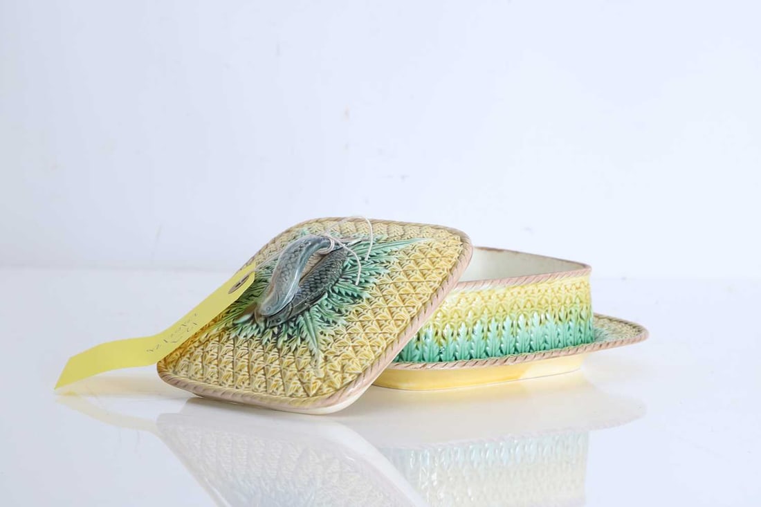 A Majolica pineapple sardine box and cover, Circa late 19th century, - 2