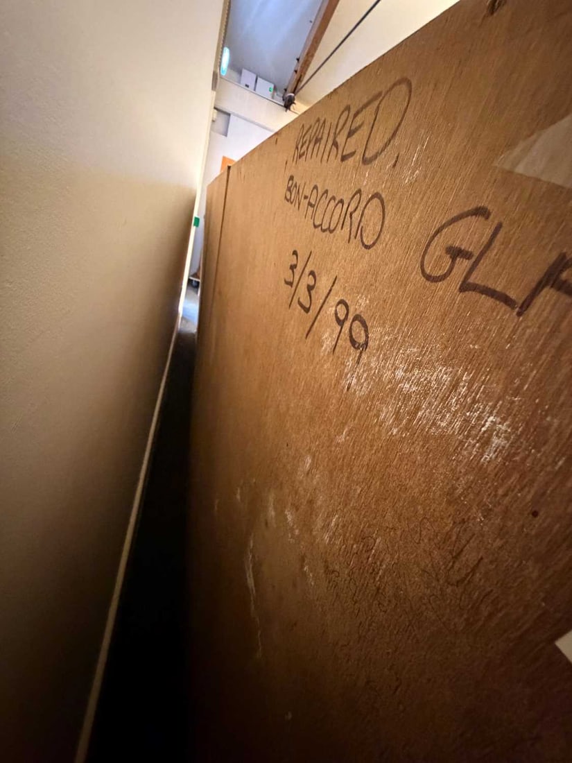 A large tavern John Dewar whisky mirror, Early 20th century, - 11