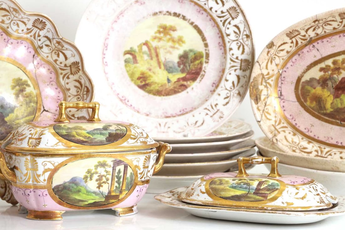 An English porcelain hand-painted part service, Early 19th century - 2