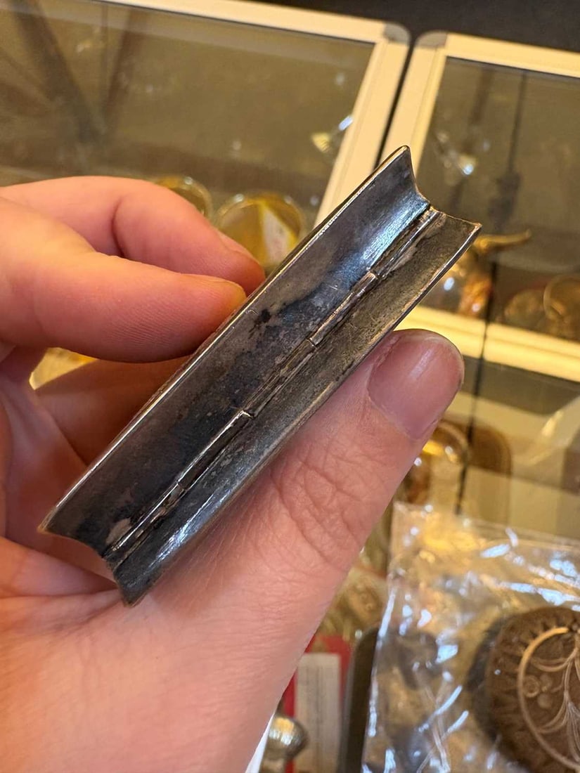 A group of assorted silver items, - 13