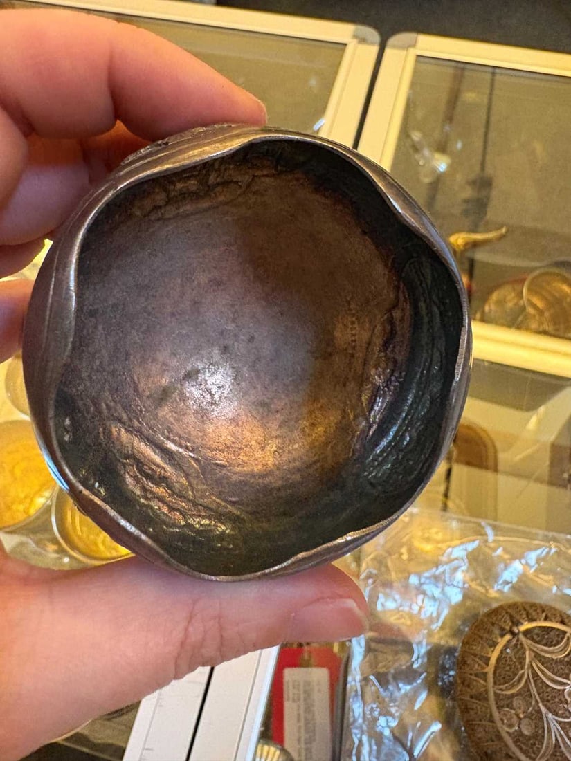 A group of assorted silver items, - 16