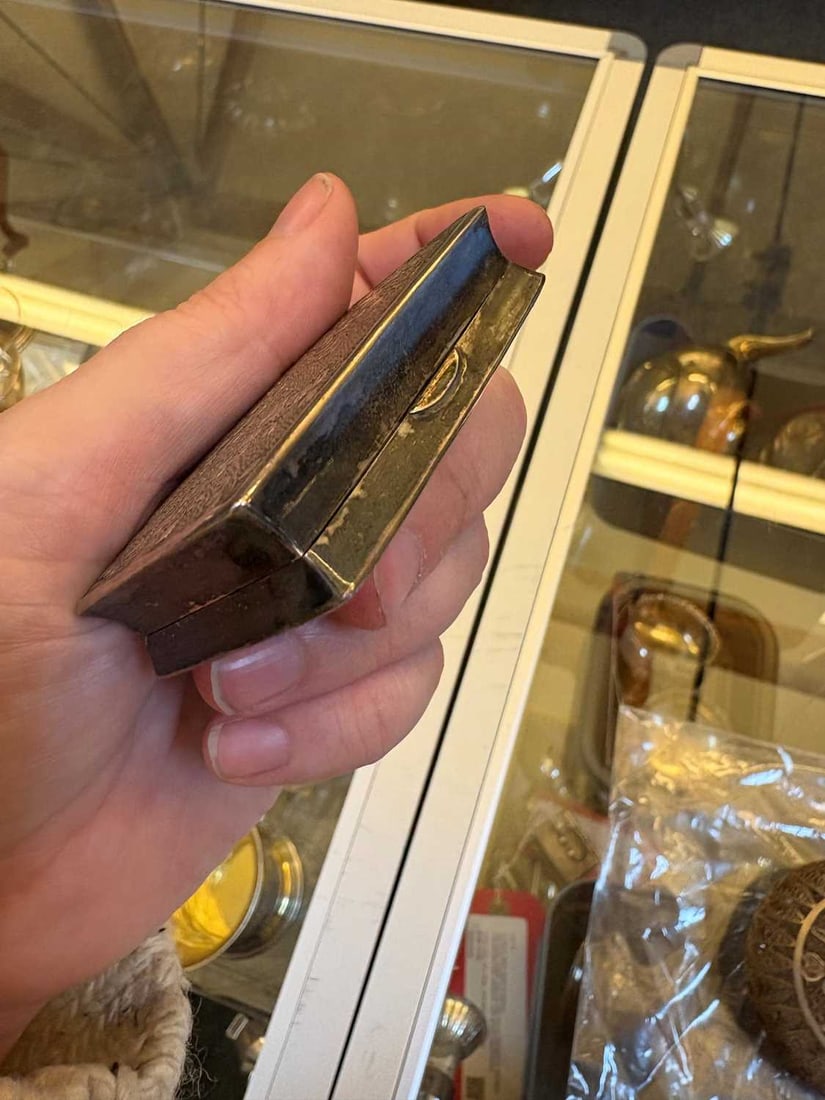 A group of assorted silver items, - 9