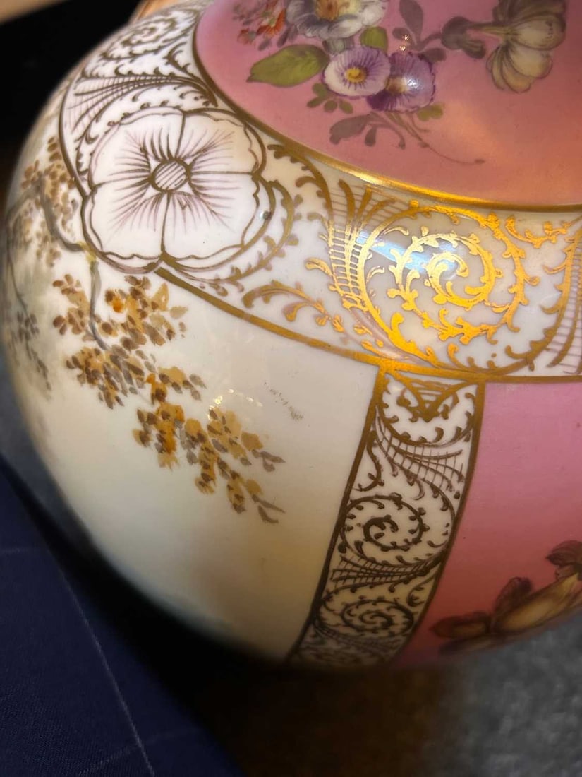 A pair of Dresden porcelain vases and covers, 20th century, - 2