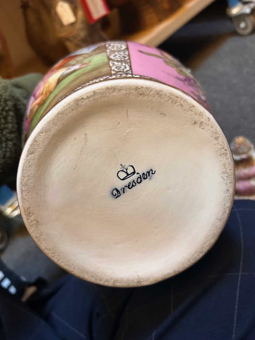 A pair of Dresden porcelain vases and covers, 20th century, - 5