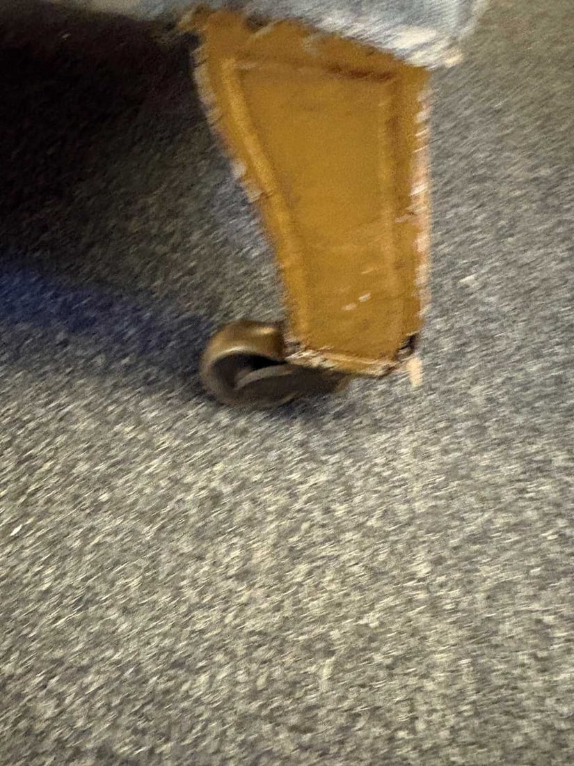 A Victorian open armchair in the manner of Holland & Sons, Late 19th century, - 3