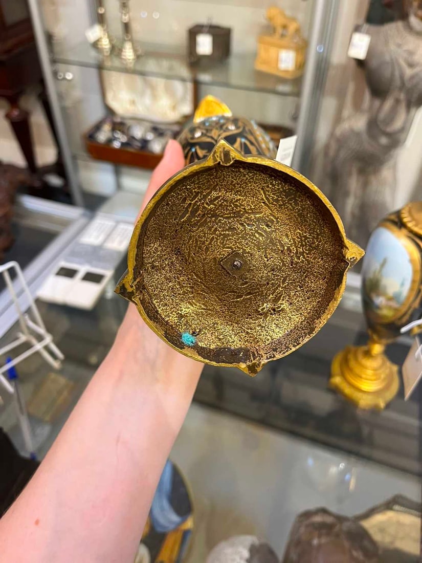 A pair of ormolu-mounted porcelain ewers, 19th century, - 9