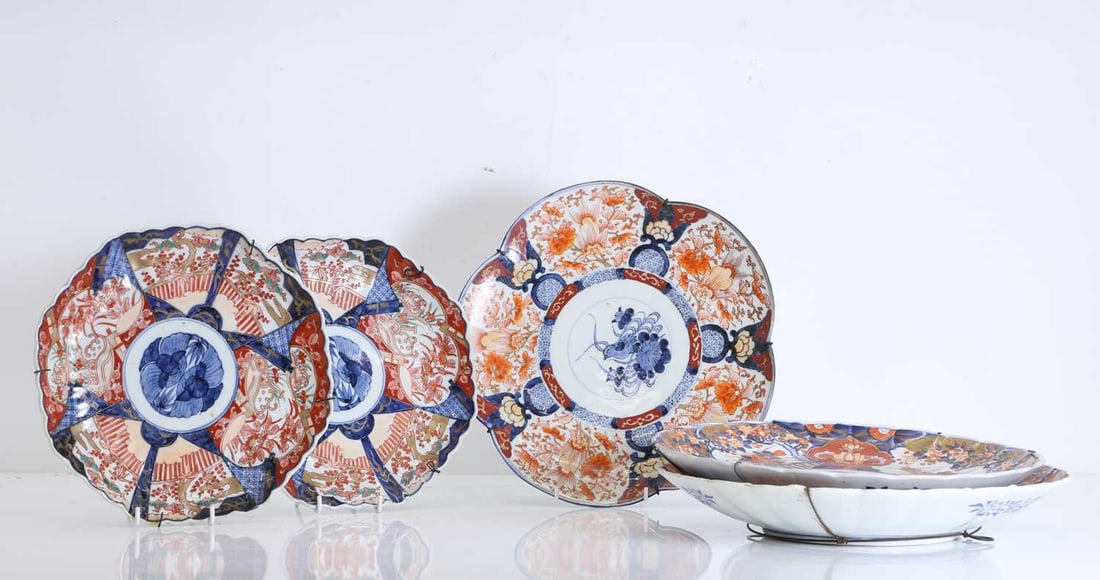 A group of Japanese Imari plates, 19th century,: A group of Japanese Imari plates, 19th century, consisiting of five examples, one pair, and three larger examples, all decorated with foliage and central motifs 34cm diameter5
