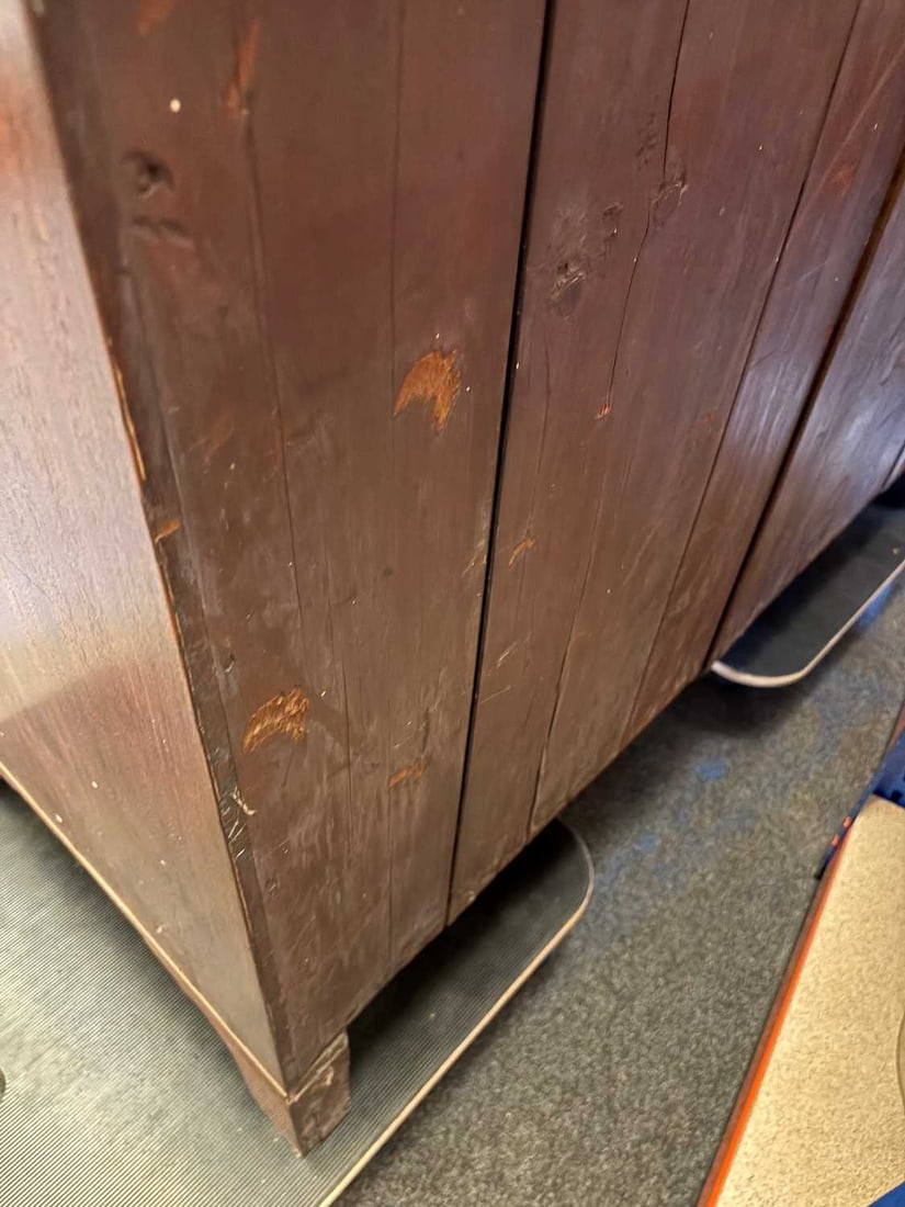 A Scottish George III mahogany chest of drawers, Late 18th century, - 17