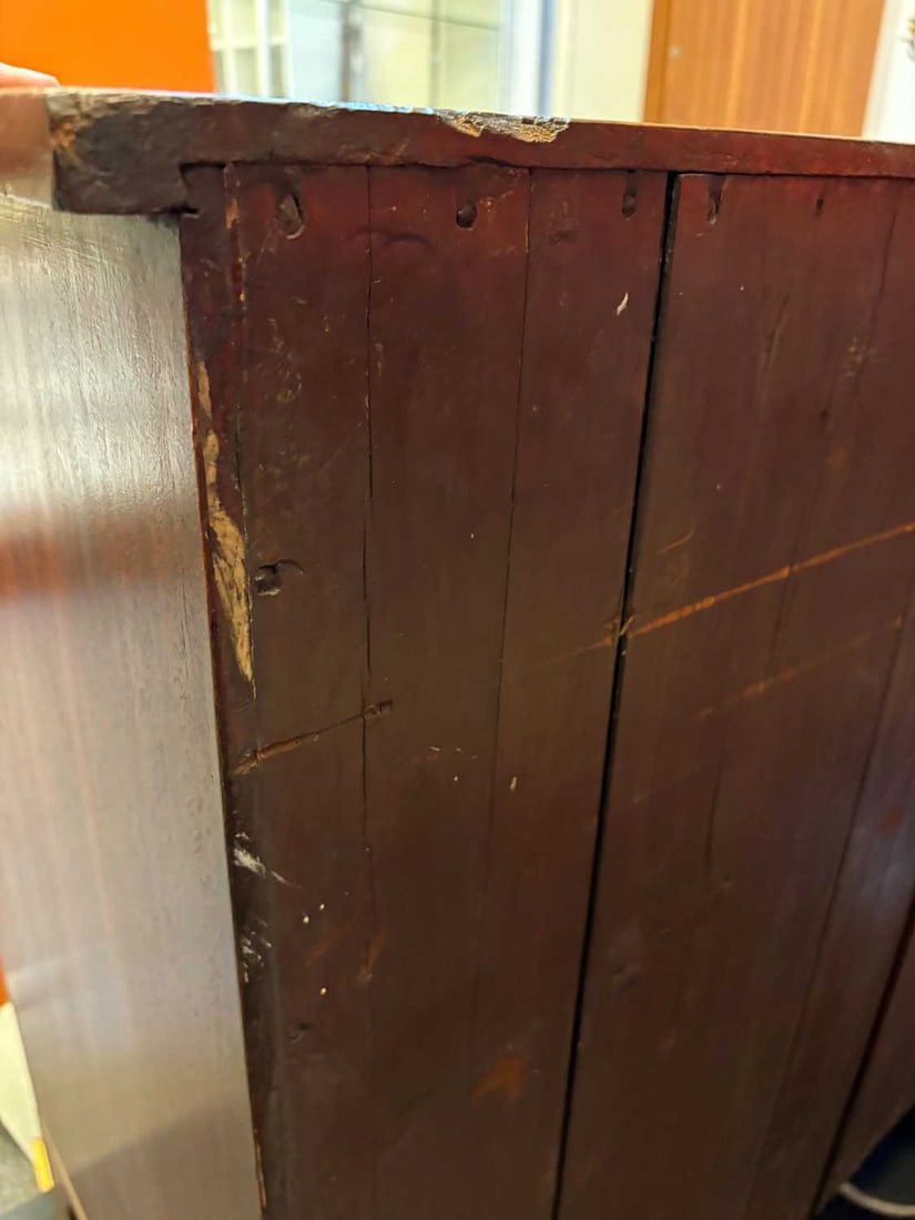 A Scottish George III mahogany chest of drawers, Late 18th century, - 18