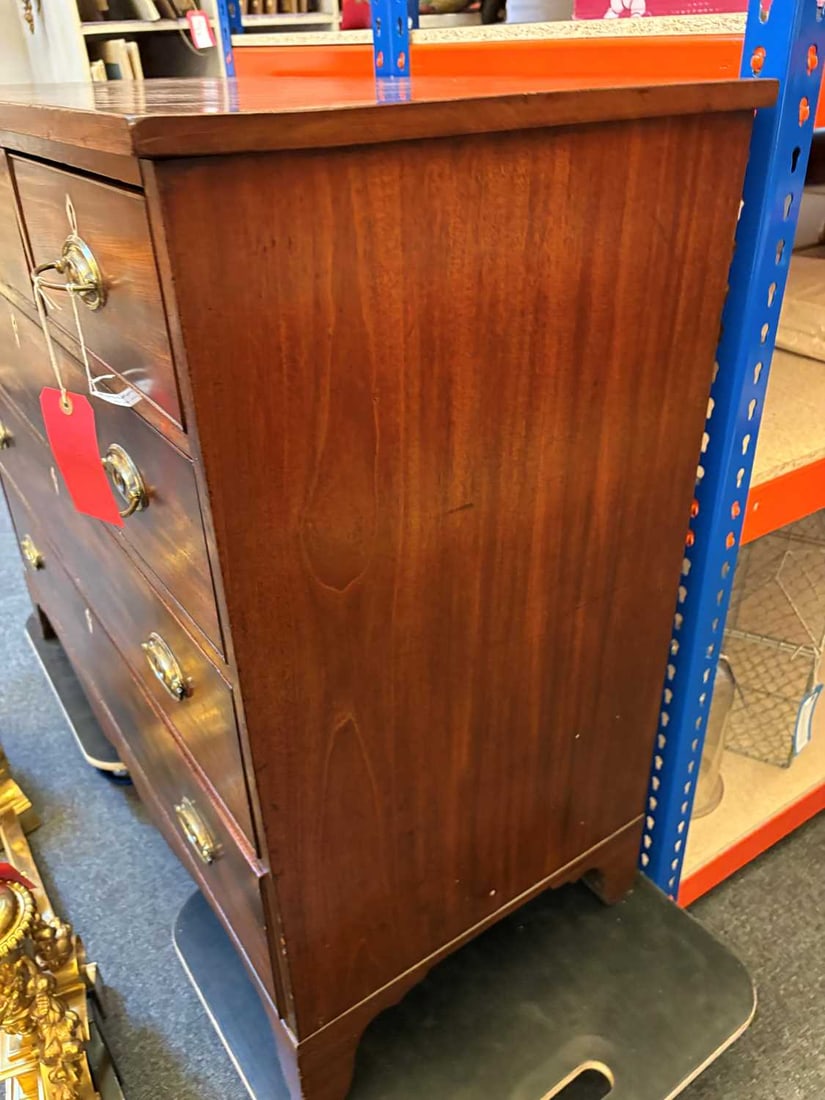 A Scottish George III mahogany chest of drawers, Late 18th century, - 20