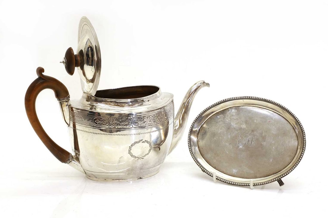 A George III silver teapot, by Duncan Urquhart & Naphtali Hart, London, 1805, - 2