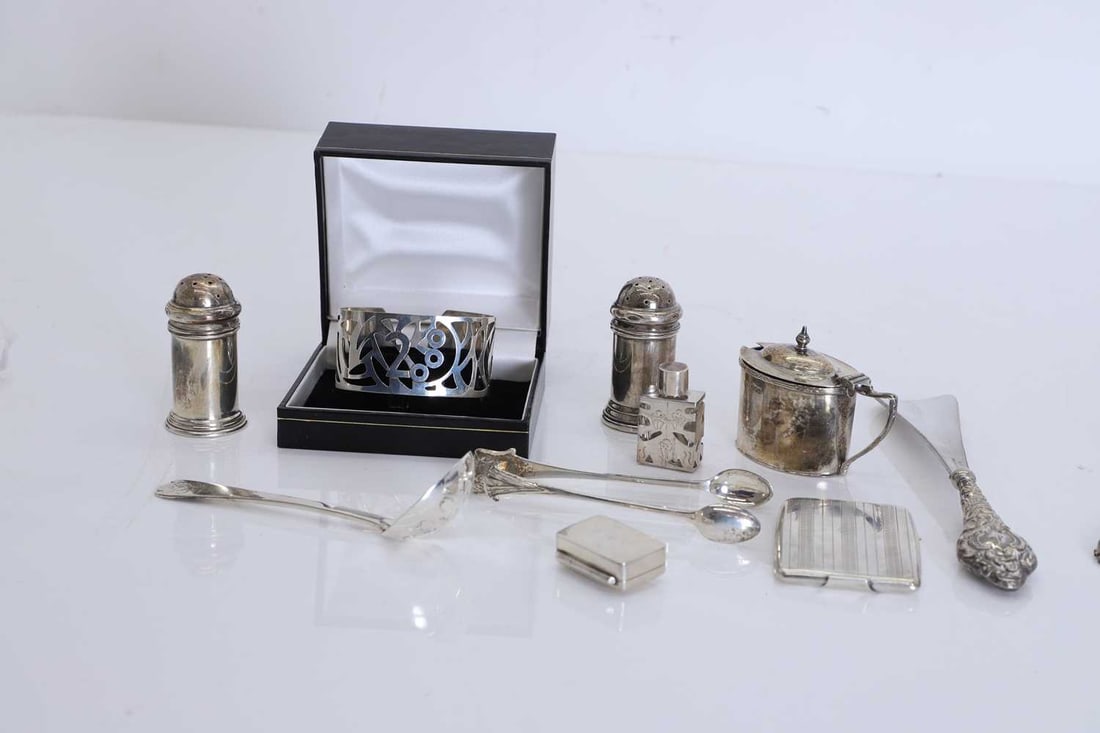 A collection of silver items,: A collection of silver items, to include a pair of silver pepperettes by Deakin & Francis Ltd, Birmingham 1938, of plain column form with blue glass liners, a mustard pot, a pierced '2000'
