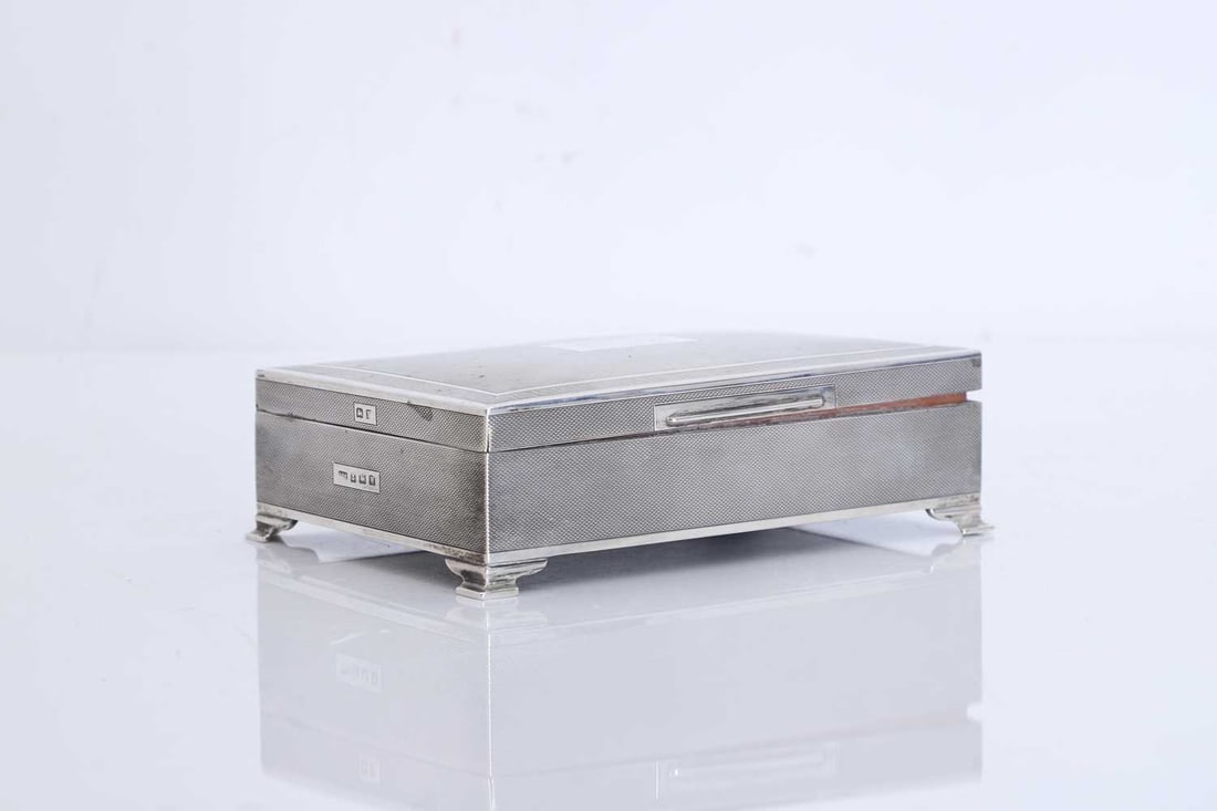 A silver cigarette box, (1 of 1)