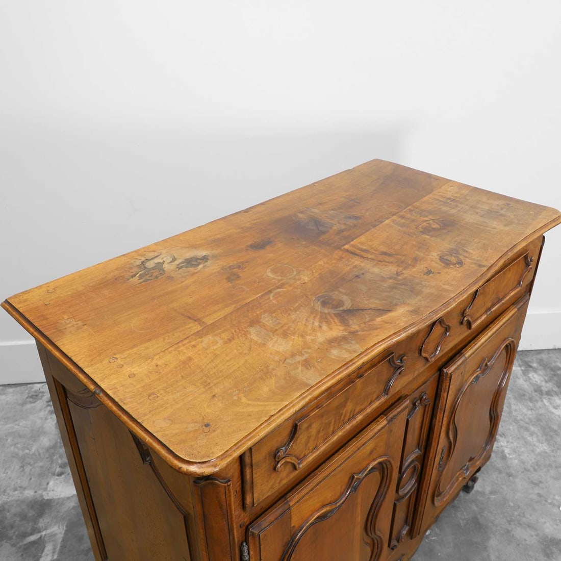 A French walnut commode, 19th century, - 2