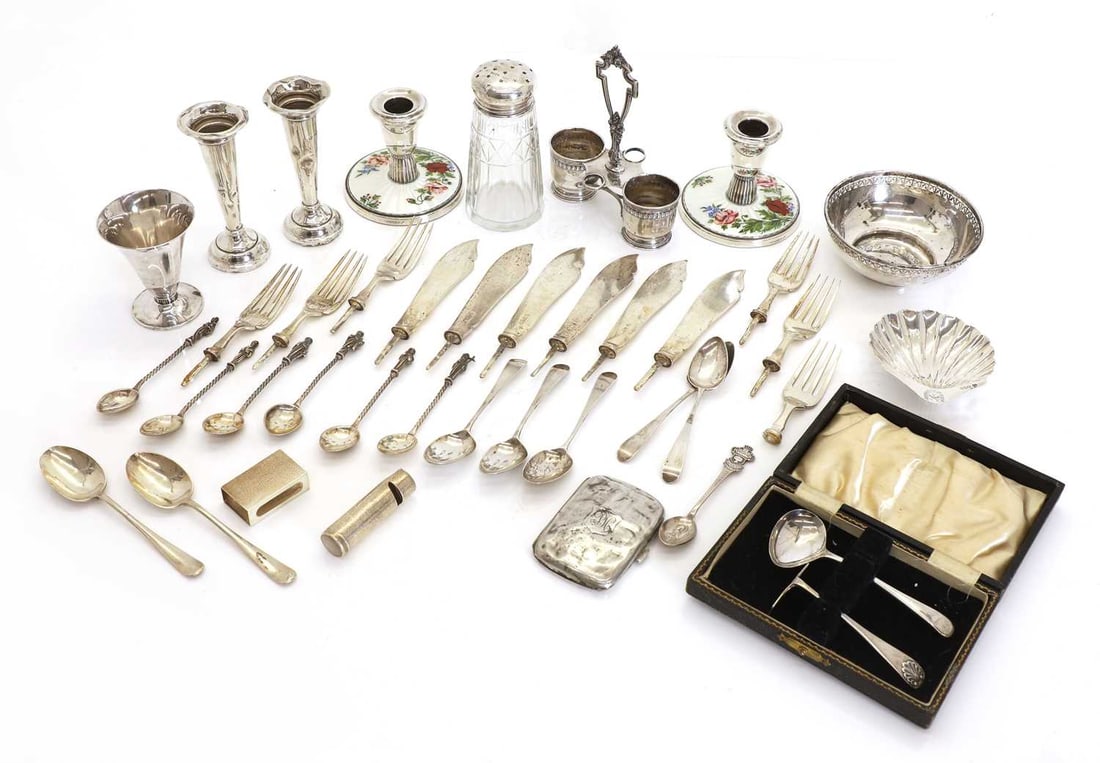 A collection of silver items, 20th century (1 of 2)