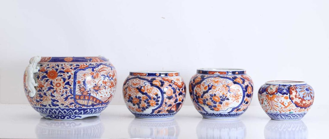 Four Japanese Imari jardinieres, 19th century,: Four Japanese Imari jardinieres, 19th century, consisting of four hand painted examples, one larger with twin molded side handles, a pair of smaller foliate decorated examples and one smaller pot 