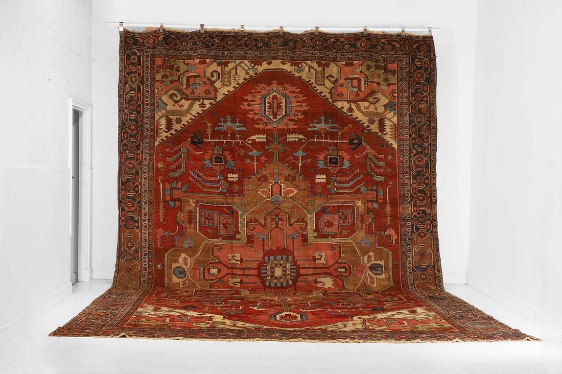 A large Persian Heriz wool carpet, c.1910, (1 of 10)