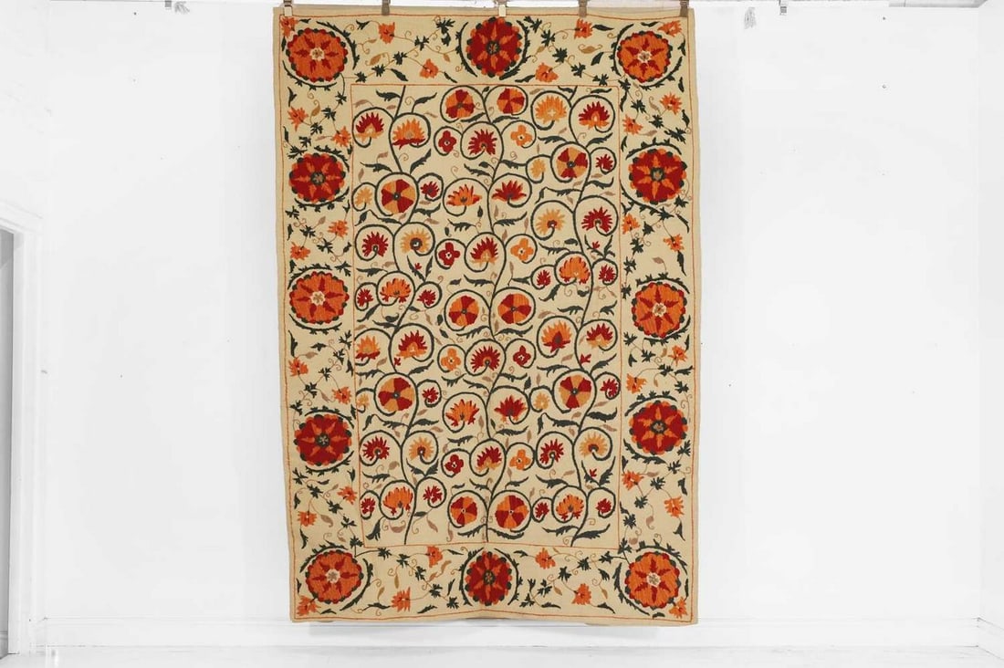 A suzani-inspired flat-weave wool rug, of recent manufacture, (1 of 4)