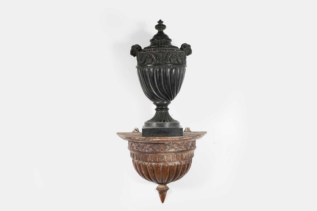 A George II-style carved oak wall bracket, 19th century, (1 of 4)