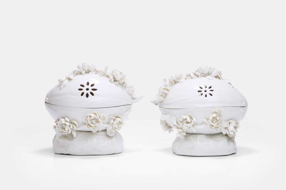 A pair of Saint-Cloud-style porcelain potpourri bowls and covers, 19th century, (1 of 3)
