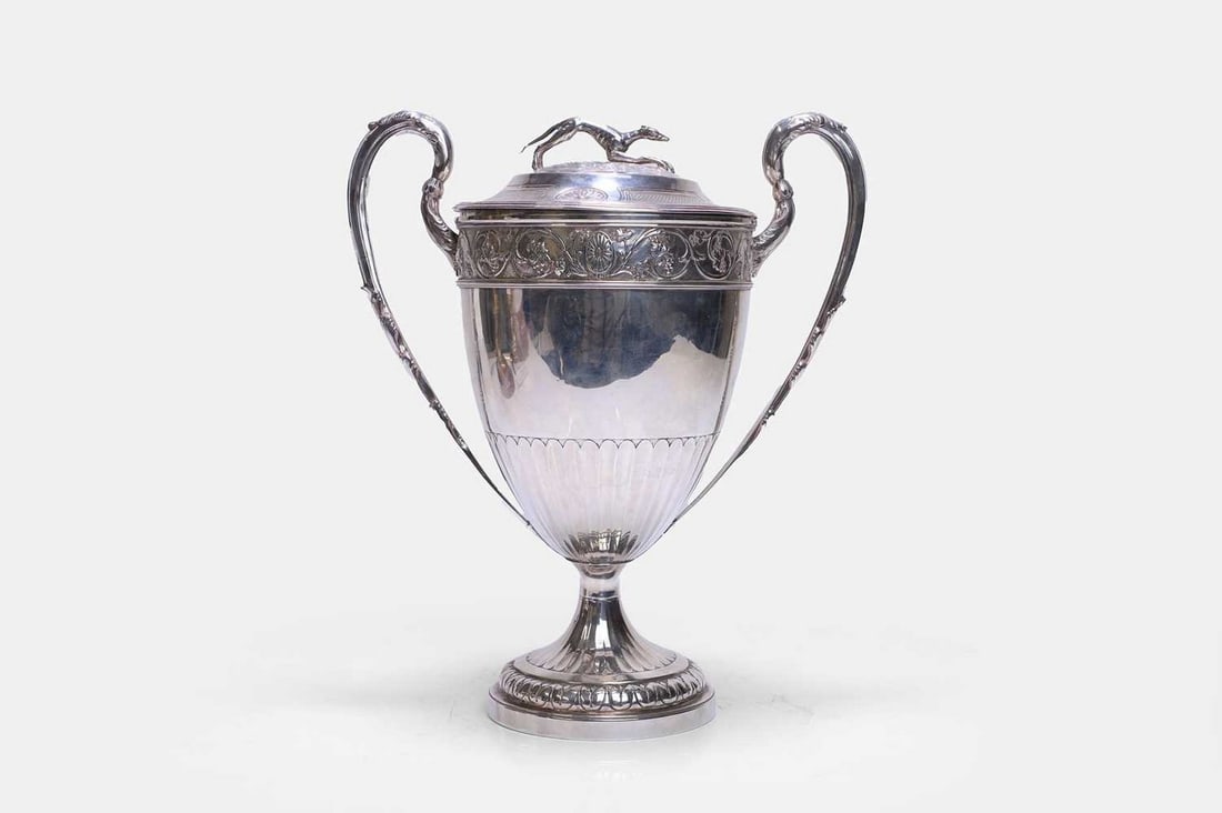 A George III silver trophy cup, the base marked William Holmes, London 1792, (1 of 3)
