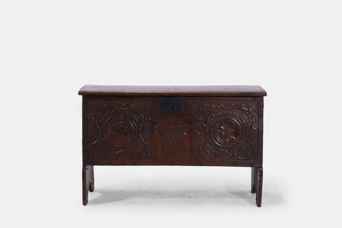 A joined oak chest, early 17th century, (1 of 4)