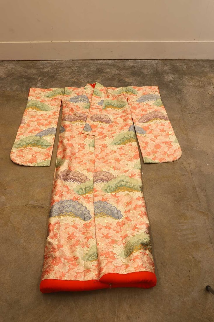 A Japanese silk wedding 'uchikake' Kimono, 20th century, - 3