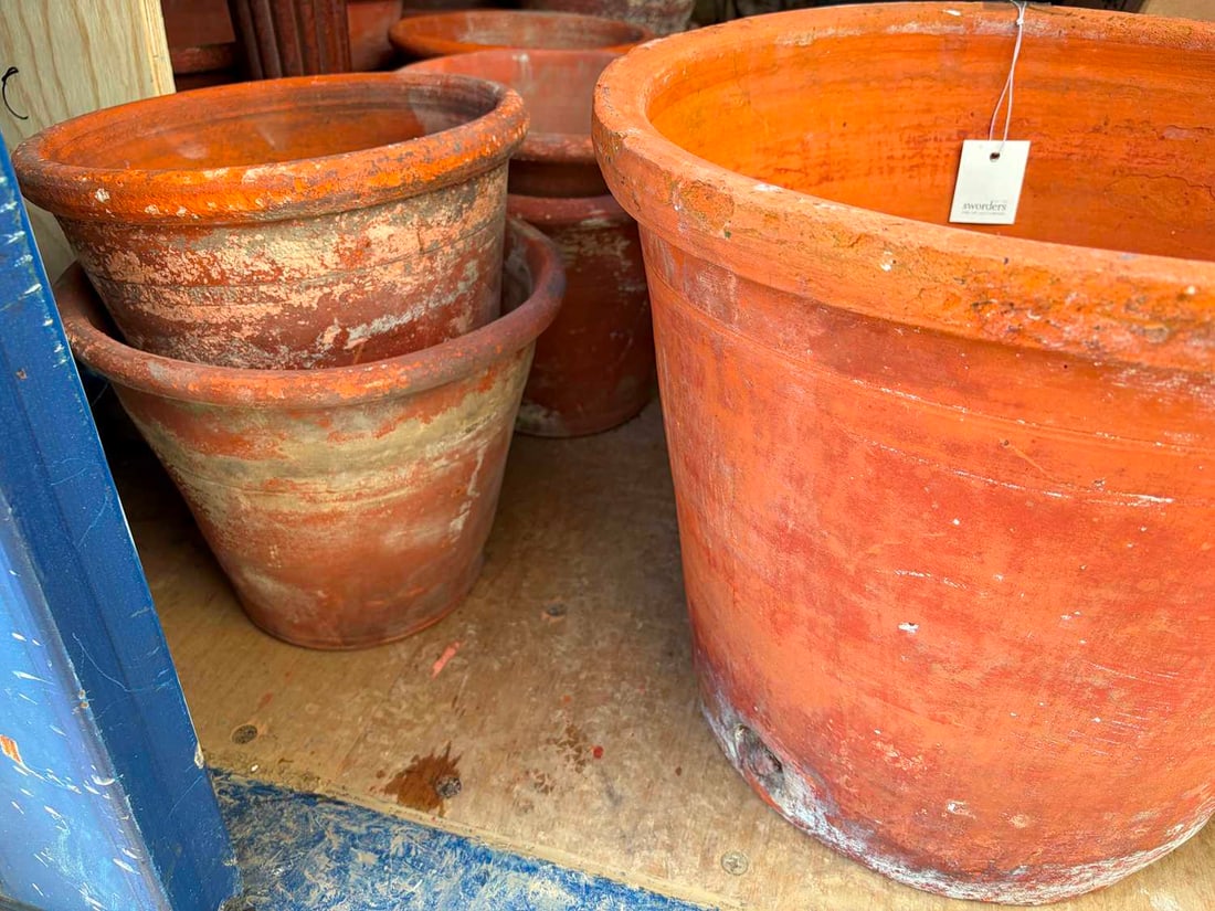 Sixteen various unglazed terracotta garden pots, and a large conservatory pot, 20th century, - 2