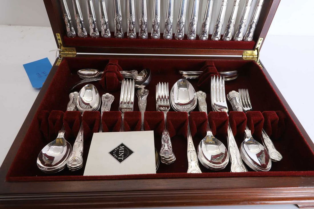 A silver plated Queen's pattern canteen, - 3