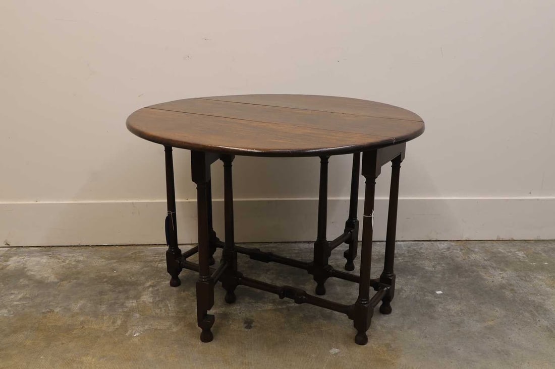 A George I walnut gateleg table, circa 1720, - 2