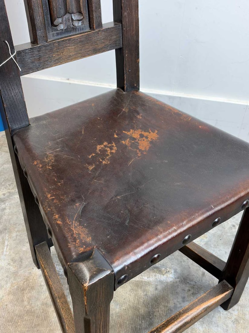 An oak hall chair, Late 19th century, - 3