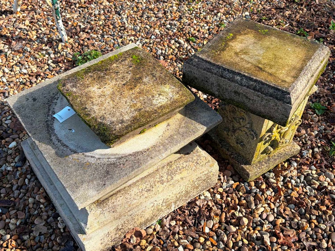 A collection of garden items, - 2