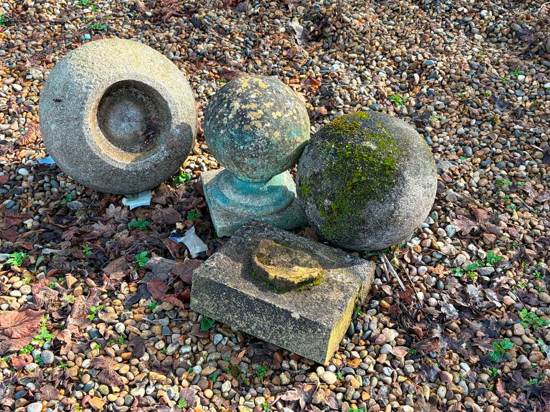 A collection of garden items, - 3