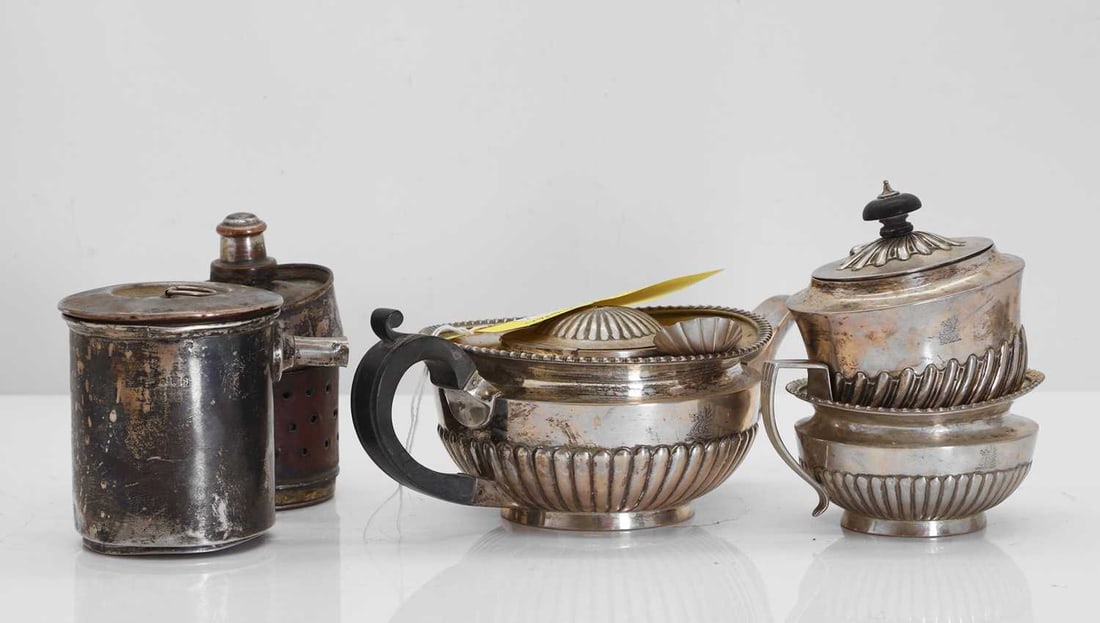 A Victorian silver teapot and matching milk jug, (1 of 1)