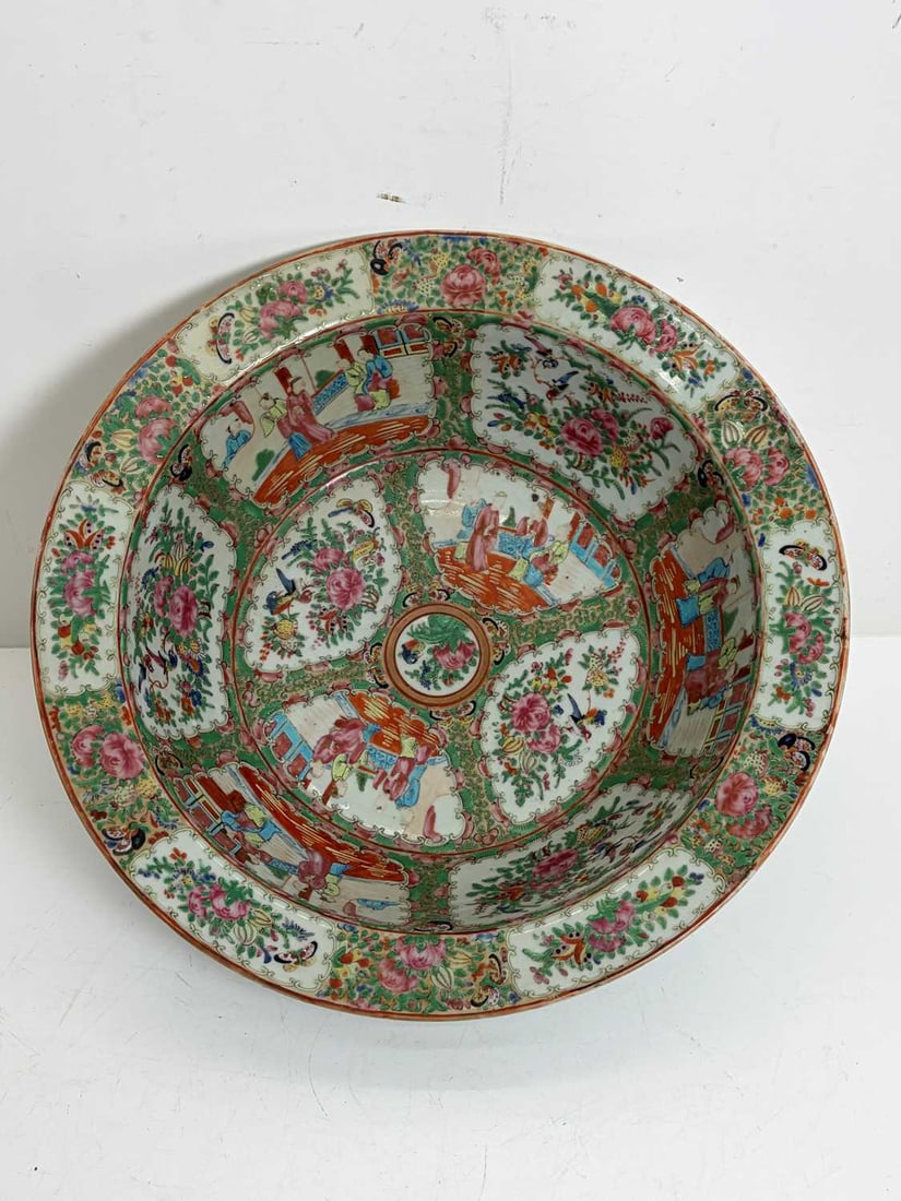 A Chinese Canton famille rose basin, 19th century, - 2