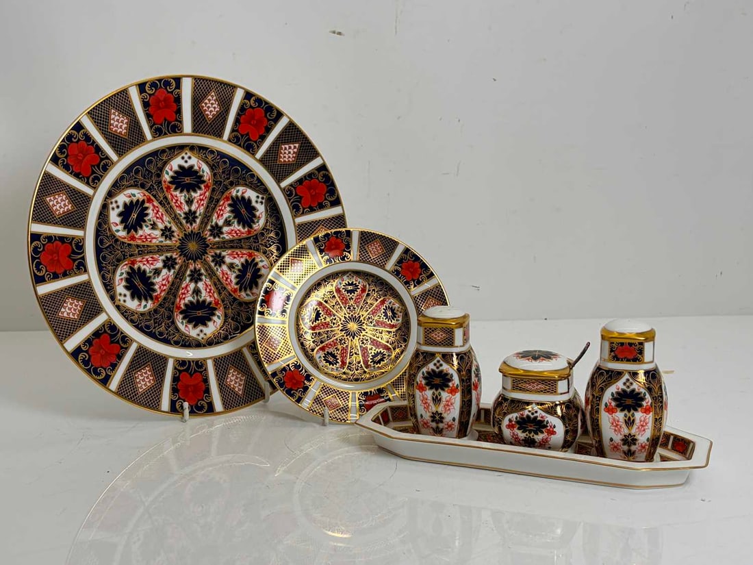 A Royal Crown Derby dinner service, Of recent manufacture, (1 of 2)