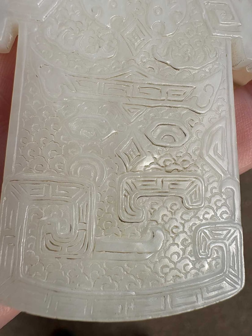 A Chinese jade plaque, possibly Qianlong (1736-1795), - 4
