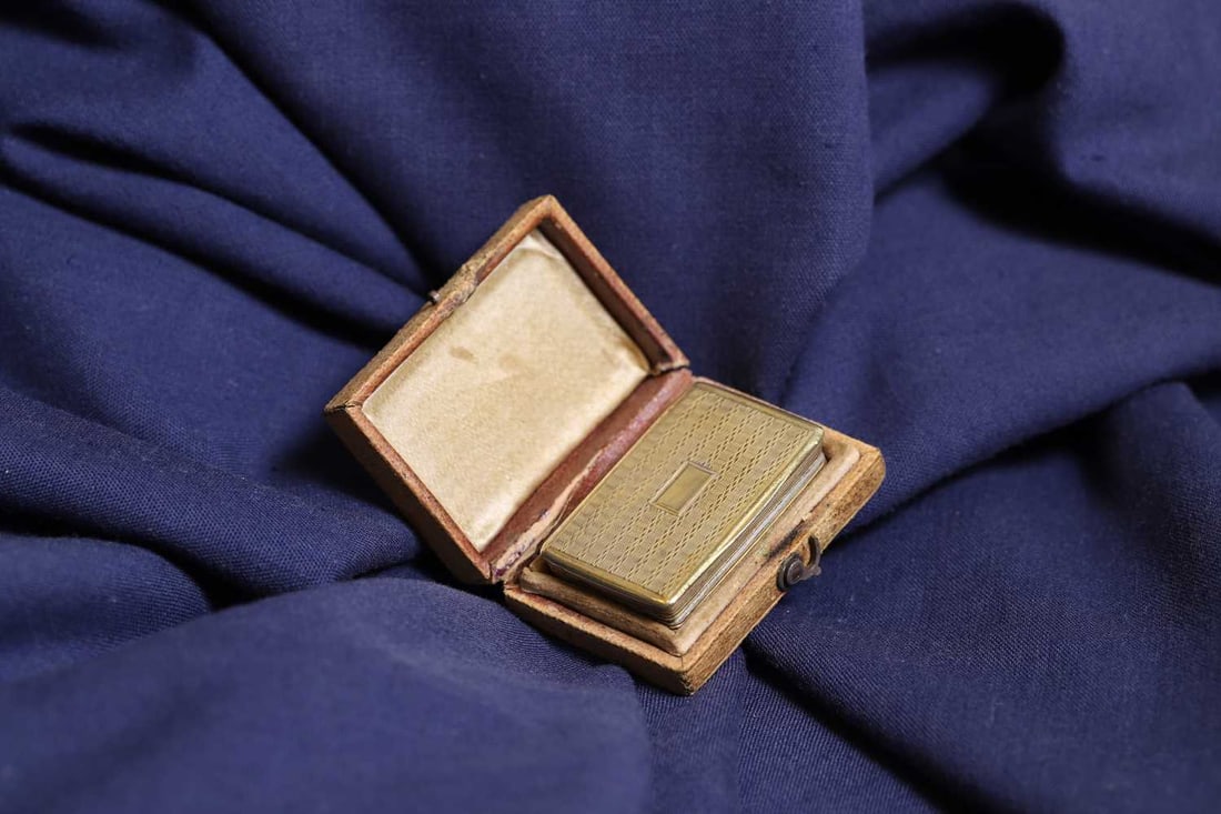 A William IV silver gilt vinaigrette, - 5