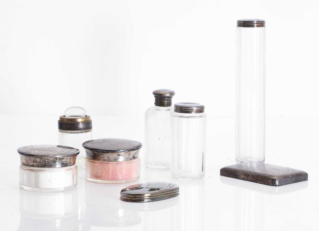 A collection of silver and plated items, 20th century,: A collection of silver and plated items, 20th century, an oak canteen, with beaded silver-plated flatware, twelve pistol grip knives, twelve silver pistol grip sandwich knives, ten plated beakers,